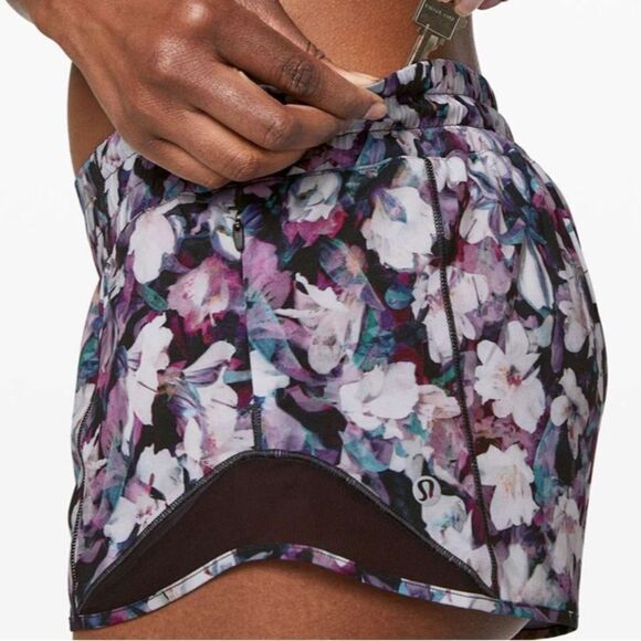 Lululemon Hotty Hot Short II *2.5"
Utopia Multi / Deep Phantom - Picture 2 of 12